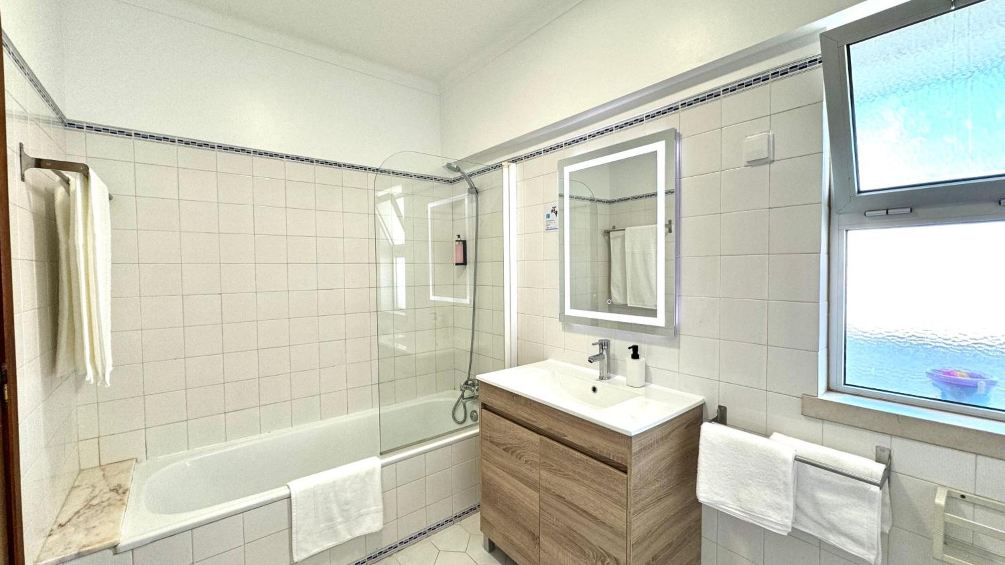 Praia Da Rocha, 605 Concorde, Charming Apartment With Sea View, Internet And Parking, By Ig Portimao Bagian luar foto